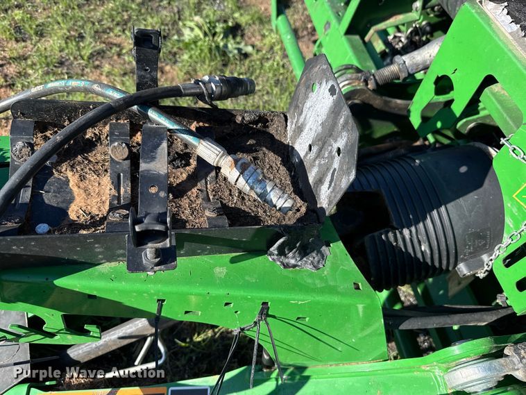 image for item ES5984 2023 John Deere V461R round baler