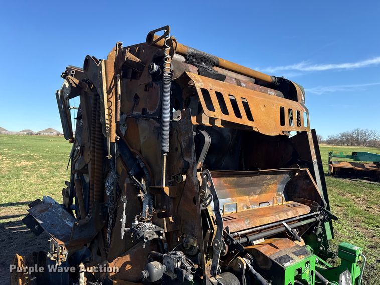 image for item ES5984 2023 John Deere V461R round baler