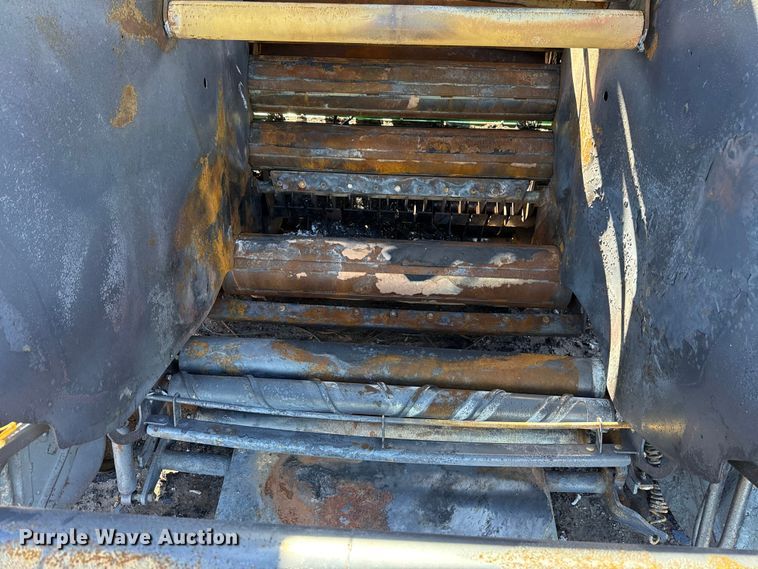 image for item ES5984 2023 John Deere V461R round baler