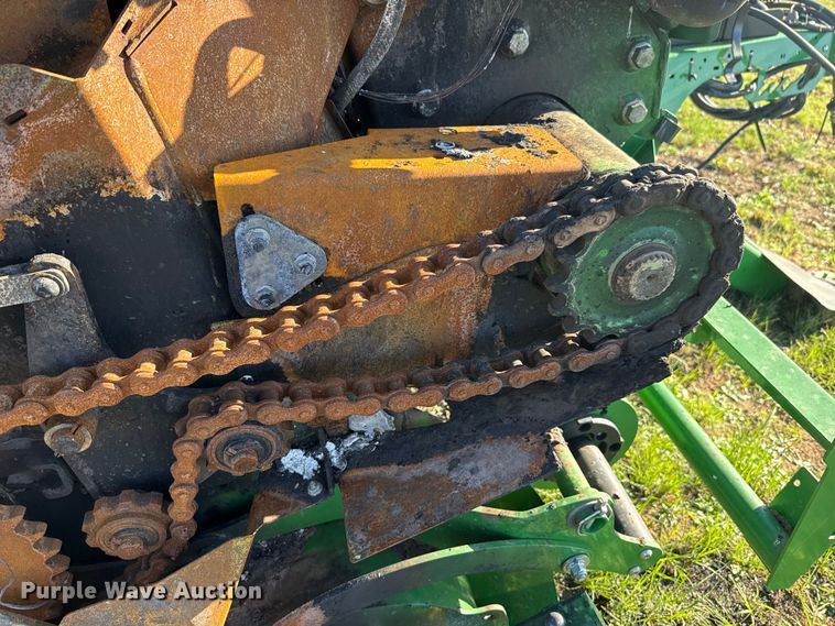 image for item ES5984 2023 John Deere V461R round baler