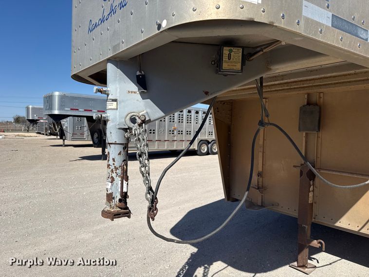 image for item ES5985 2009 Wilson PSGN-5724T livestock trailer