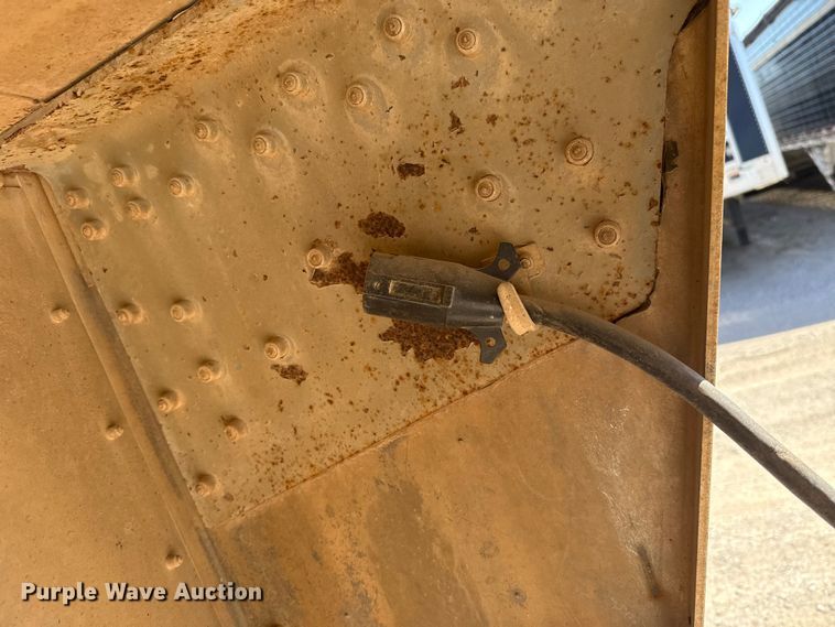 image for item ES5985 2009 Wilson PSGN-5724T livestock trailer