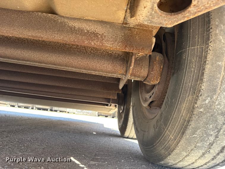 image for item ES5985 2009 Wilson PSGN-5724T livestock trailer