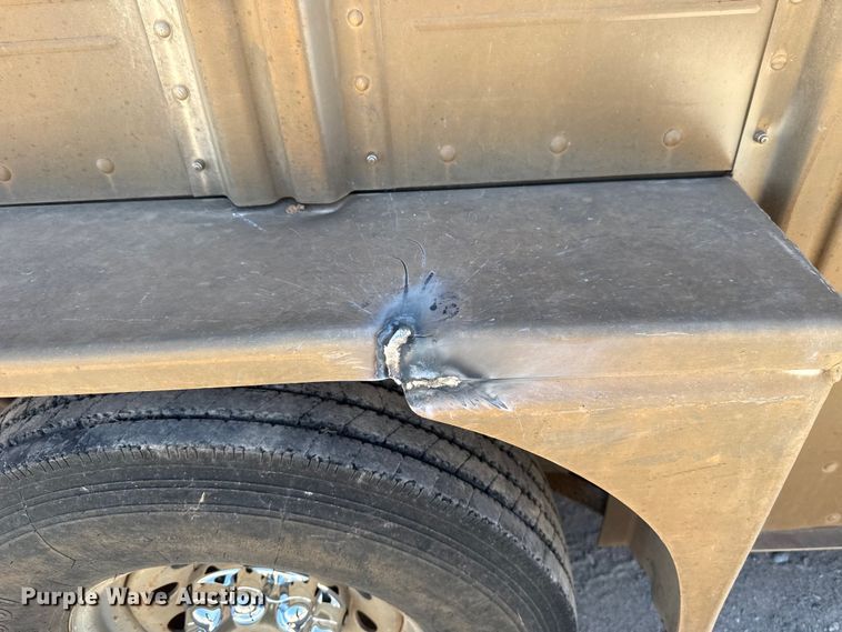 image for item ES5985 2009 Wilson PSGN-5724T livestock trailer