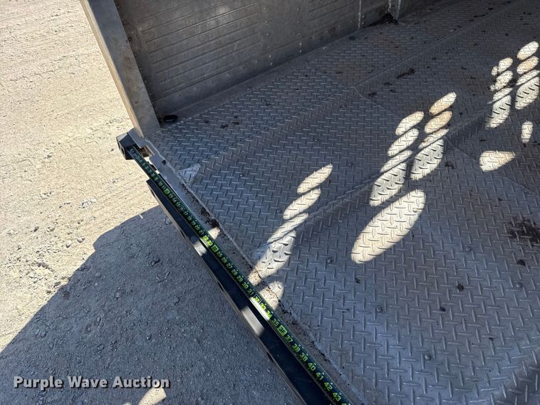 image for item ES5985 2009 Wilson PSGN-5724T livestock trailer