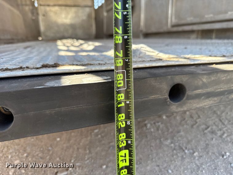 image for item ES5985 2009 Wilson PSGN-5724T livestock trailer