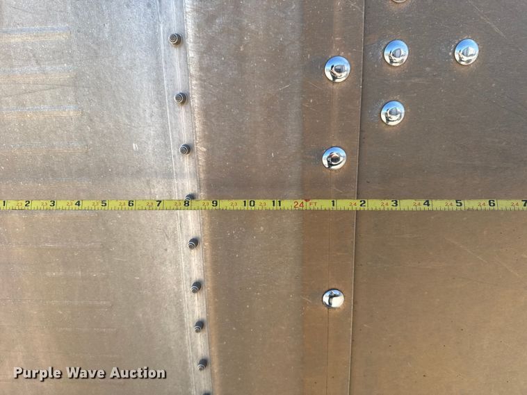 image for item ES5985 2009 Wilson PSGN-5724T livestock trailer