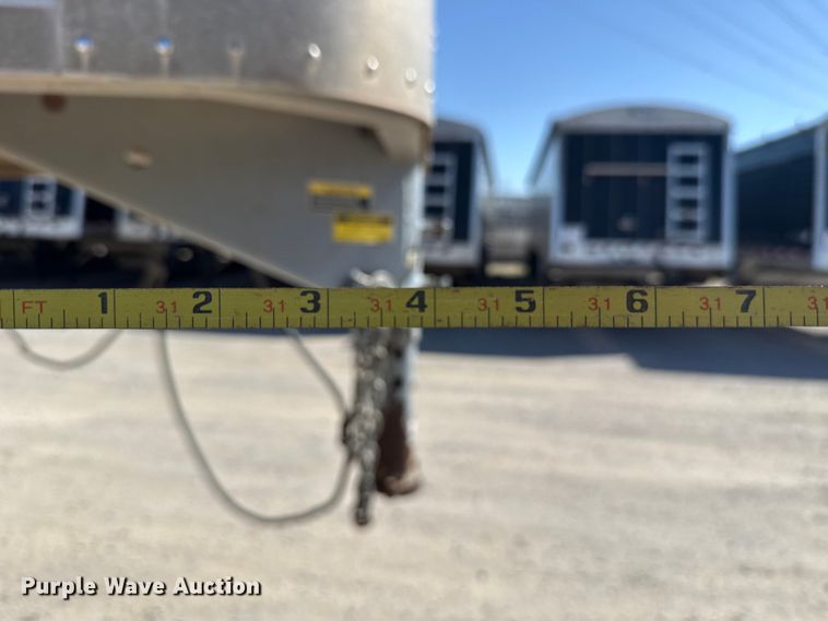 image for item ES5985 2009 Wilson PSGN-5724T livestock trailer