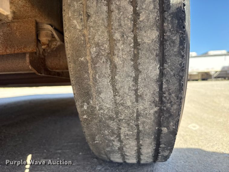 image for item ES5985 2009 Wilson PSGN-5724T livestock trailer