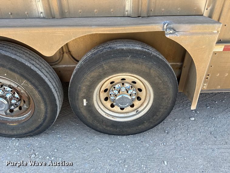 image for item ES5985 2009 Wilson PSGN-5724T livestock trailer