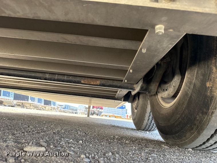 image for item ES5986 2021 Wilson PSGN-5724T livestock trailer