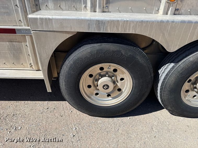 image for item ES5986 2021 Wilson PSGN-5724T livestock trailer