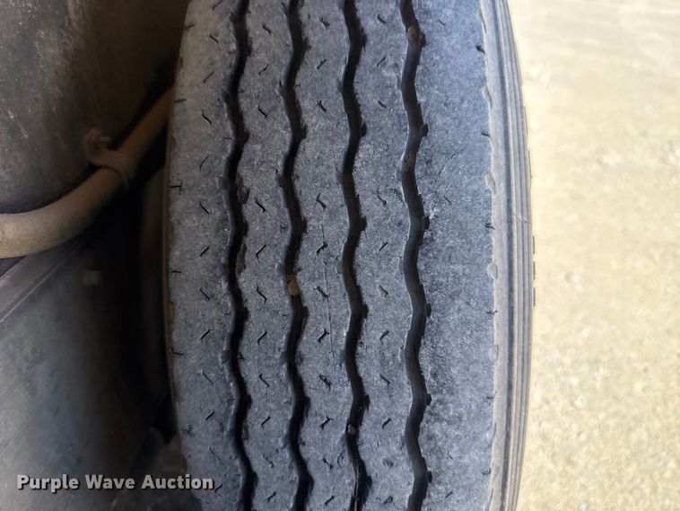 image for item ES5986 2021 Wilson PSGN-5724T livestock trailer