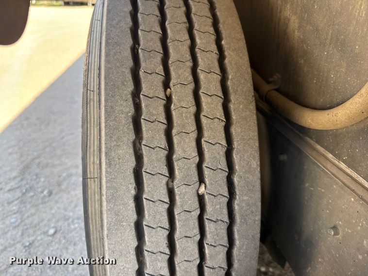 image for item ES5986 2021 Wilson PSGN-5724T livestock trailer