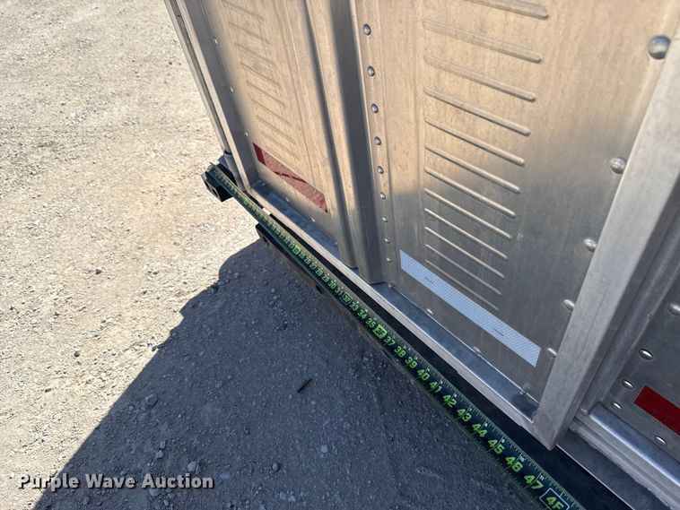 image for item ES5987 2017 Wilson PSGN-5724T livestock trailer