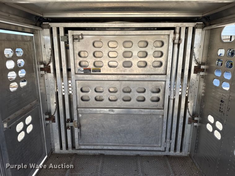 image for item ES5987 2017 Wilson PSGN-5724T livestock trailer