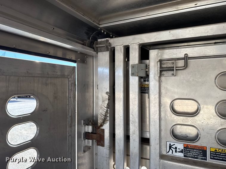 image for item ES5987 2017 Wilson PSGN-5724T livestock trailer