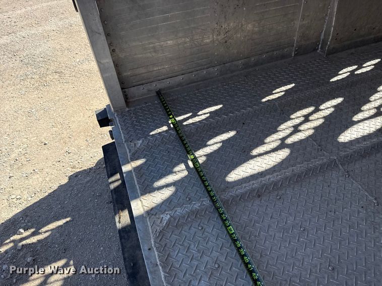 image for item ES5987 2017 Wilson PSGN-5724T livestock trailer