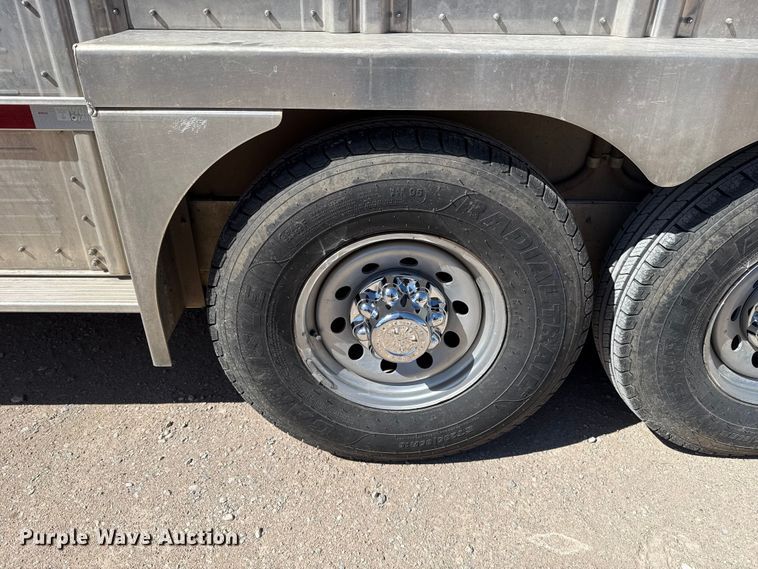 image for item ES5987 2017 Wilson PSGN-5724T livestock trailer