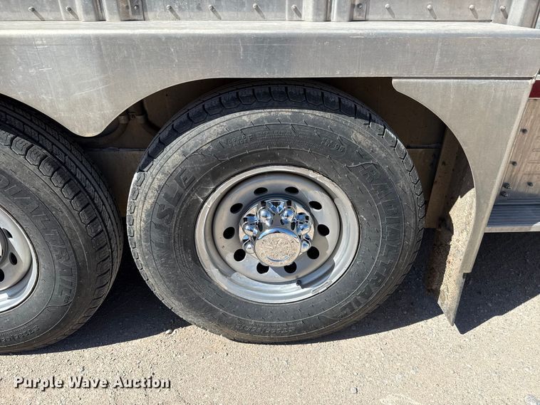 image for item ES5987 2017 Wilson PSGN-5724T livestock trailer