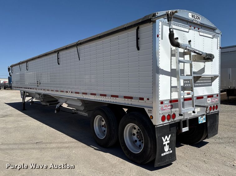 image for item ES5990 2015 Wilson DWH-500 Pace Setter grain trailer