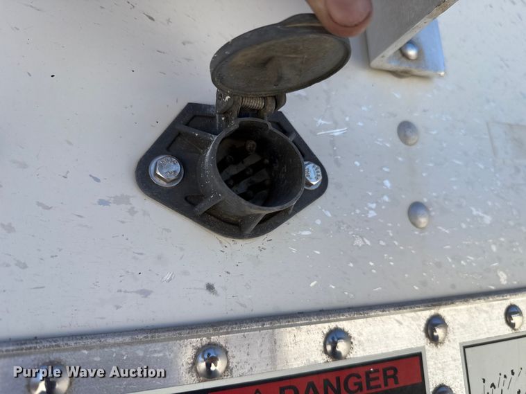 image for item ES5990 2015 Wilson DWH-500 Pace Setter grain trailer