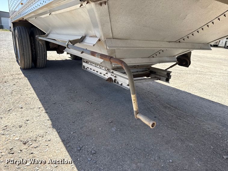 image for item ES5990 2015 Wilson DWH-500 Pace Setter grain trailer