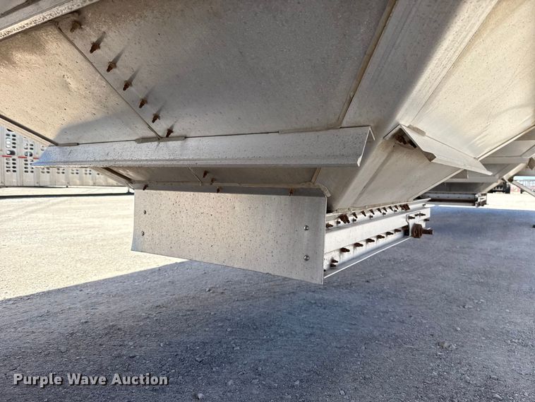 image for item ES5990 2015 Wilson DWH-500 Pace Setter grain trailer