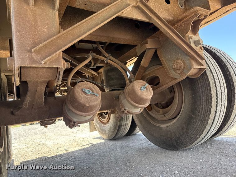 image for item ES5990 2015 Wilson DWH-500 Pace Setter grain trailer