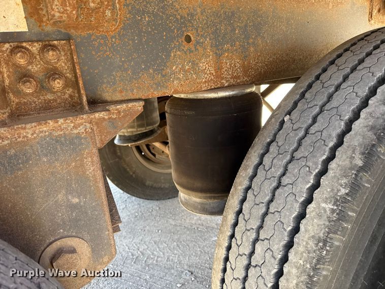 image for item ES5990 2015 Wilson DWH-500 Pace Setter grain trailer