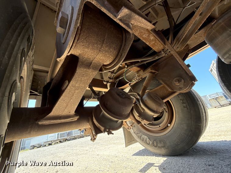 image for item ES5990 2015 Wilson DWH-500 Pace Setter grain trailer