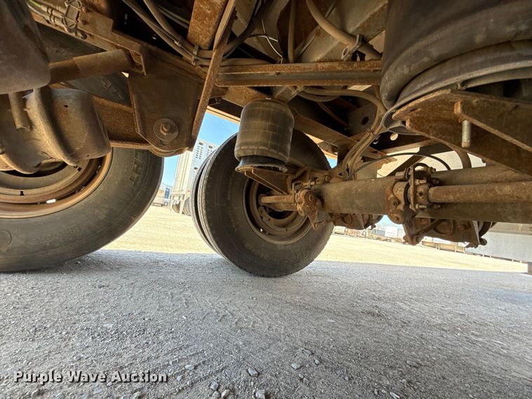 image for item ES5990 2015 Wilson DWH-500 Pace Setter grain trailer