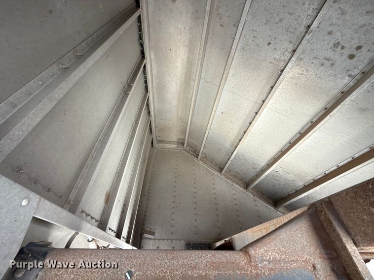 image for item ES5990 2015 Wilson DWH-500 Pace Setter grain trailer