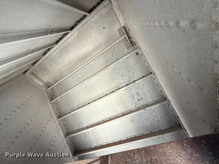 image for item ES5990 2015 Wilson DWH-500 Pace Setter grain trailer