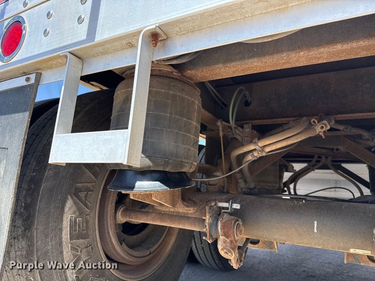 image for item ES5990 2015 Wilson DWH-500 Pace Setter grain trailer