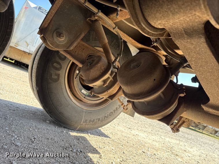 image for item ES5990 2015 Wilson DWH-500 Pace Setter grain trailer