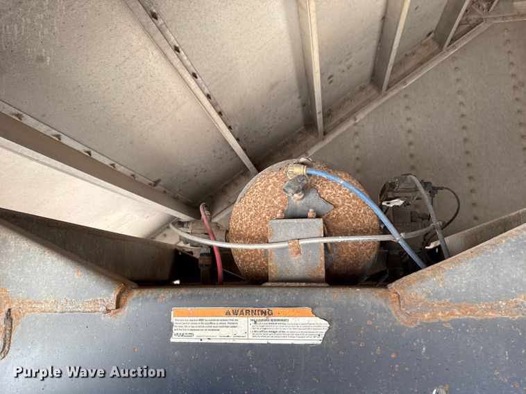 image for item ES5990 2015 Wilson DWH-500 Pace Setter grain trailer