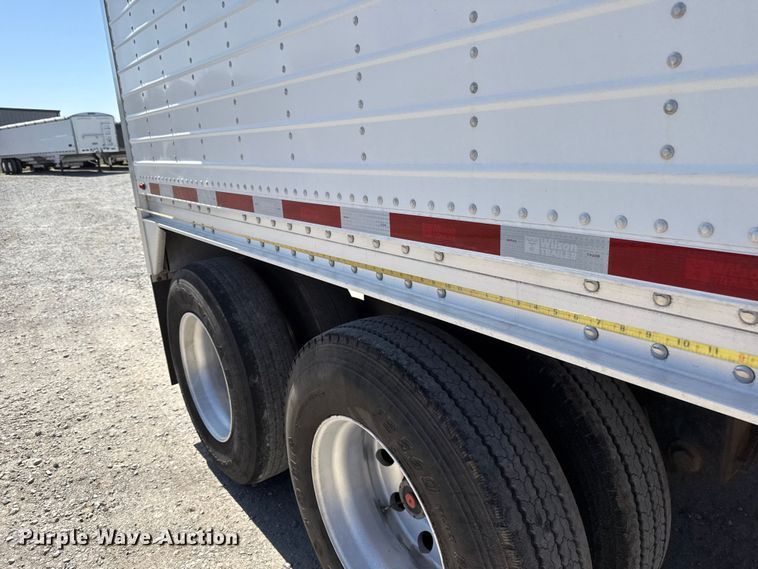 image for item ES5990 2015 Wilson DWH-500 Pace Setter grain trailer