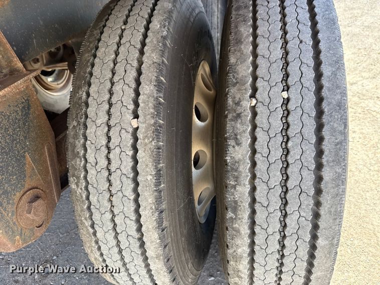 image for item ES5990 2015 Wilson DWH-500 Pace Setter grain trailer