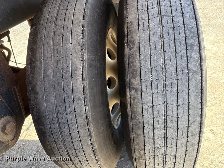 image for item ES5990 2015 Wilson DWH-500 Pace Setter grain trailer