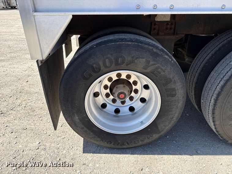 image for item ES5990 2015 Wilson DWH-500 Pace Setter grain trailer