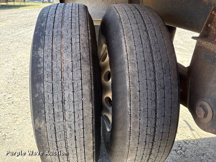 image for item ES5990 2015 Wilson DWH-500 Pace Setter grain trailer