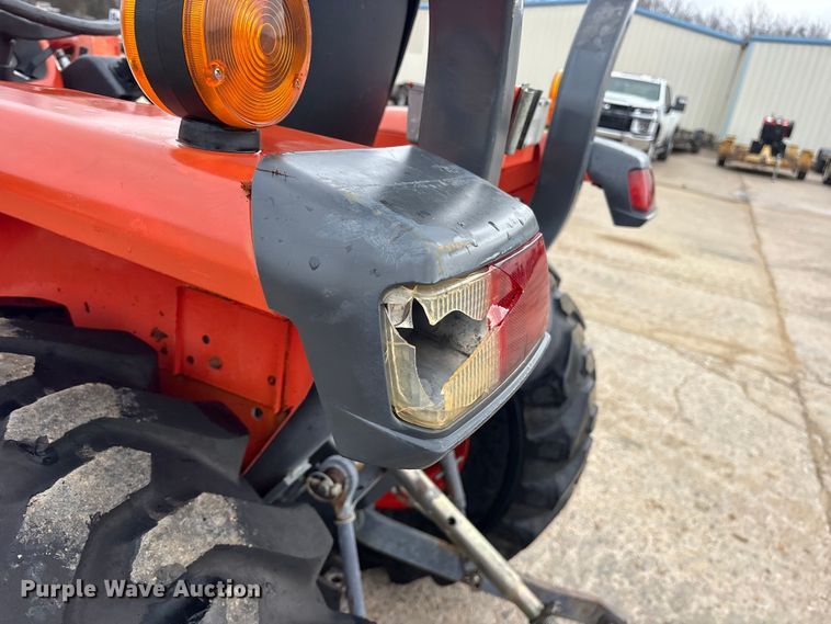 image for item ES8644 Kubota L3901D MFWD tractor