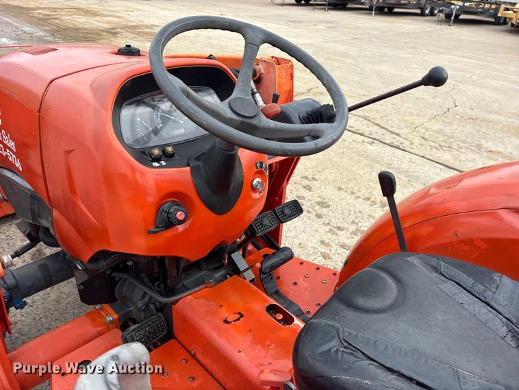 image for item ES8644 Kubota L3901D MFWD tractor