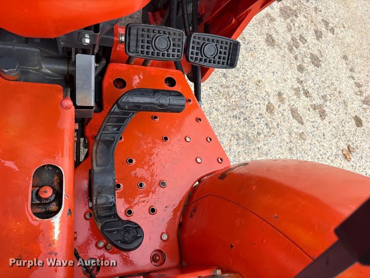 image for item ES8644 Kubota L3901D MFWD tractor