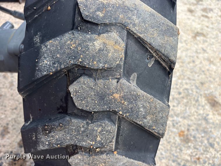 image for item ES8644 Kubota L3901D MFWD tractor