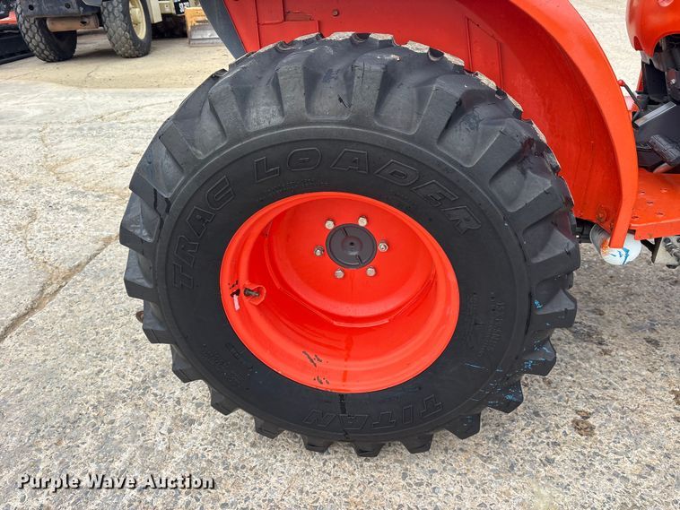 image for item ES8644 Kubota L3901D MFWD tractor