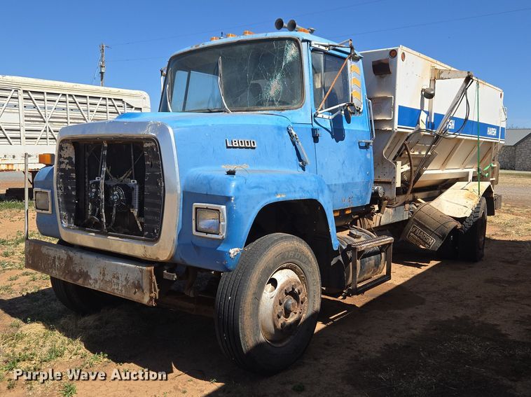 image for item ET1497 1987 Ford LN8000 feed mixer truck