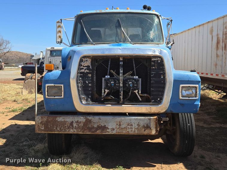 image for item ET1497 1987 Ford LN8000 feed mixer truck