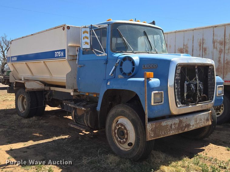 image for item ET1497 1987 Ford LN8000 feed mixer truck